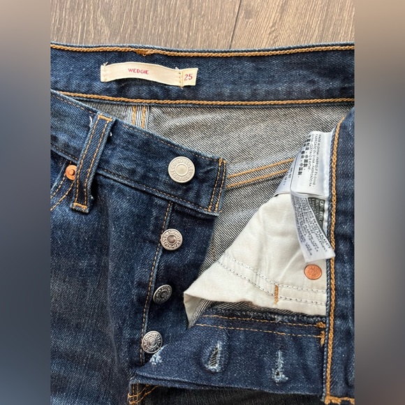 Levi’s Cropped Wedgie Straight Denim - Picture 2 of 4